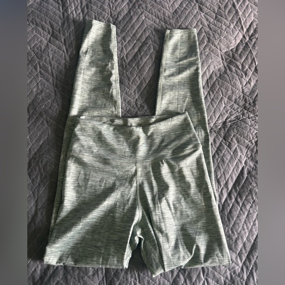 Nike Dry Fit Leggings XS Distressed Green Ankle Length . Excellent condition. - Picture 1 of 4